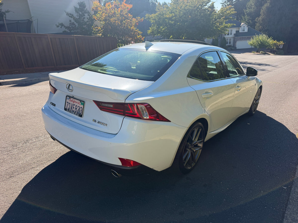 2016 Lexus is200t F sport